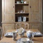 ויטרינת עץ לפינת אוכל