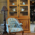 כורסת תכלת בסגנון עתיק