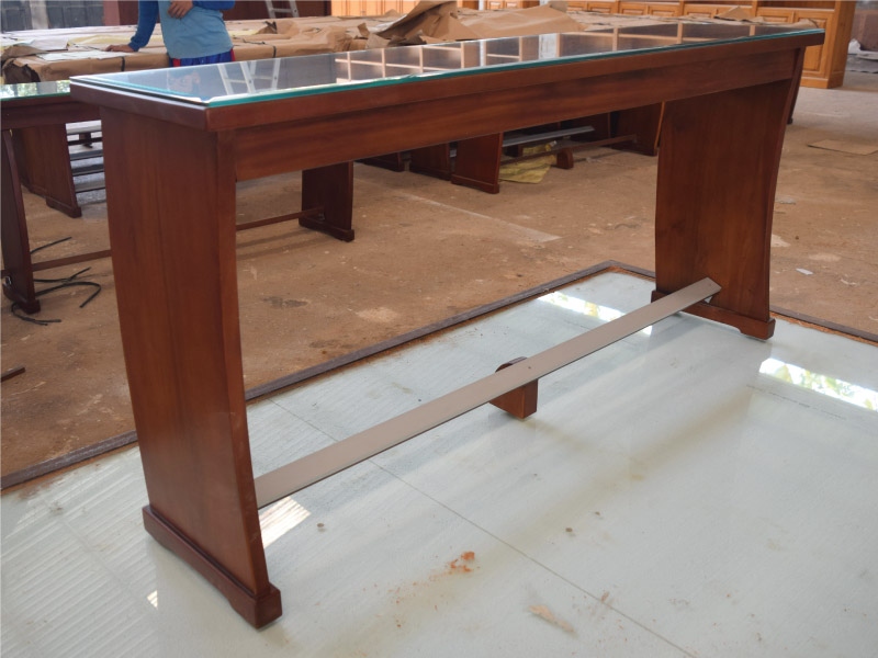  שולחן חלק עם פלטת זכוכית