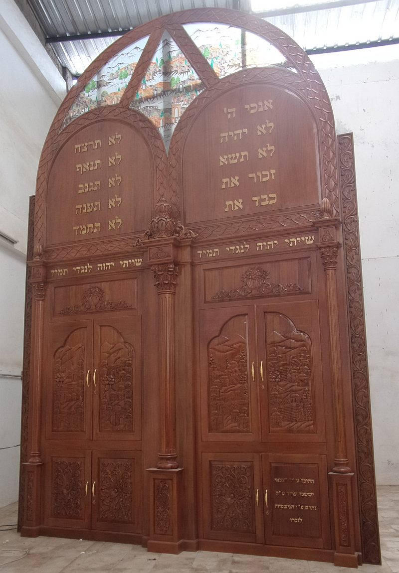  דלתות כניסה מקושתות לוחות הברית