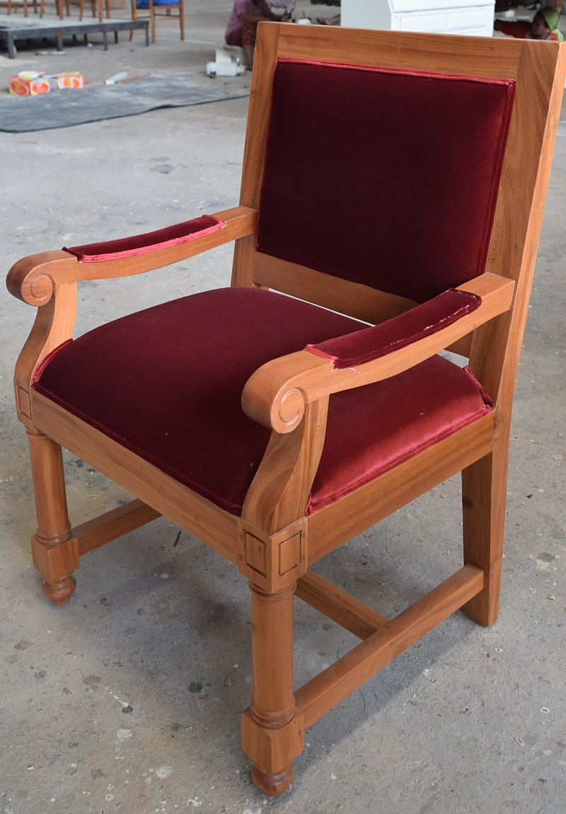  כיסא רב קלאסי קטיפה אדומה