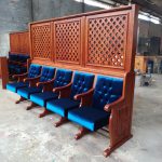 ספסל מושבים עם מחיצה