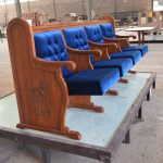 ספסל עץ מלא ריפוד כחול