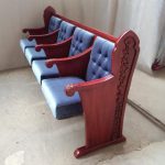 ספסל עץ מרופד